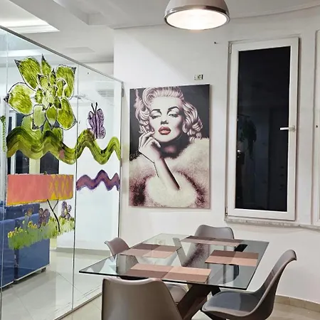 Aura Apartment *