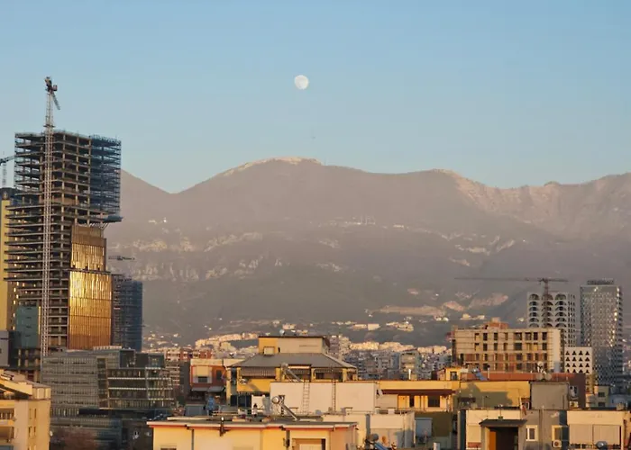 Aura * Tirana